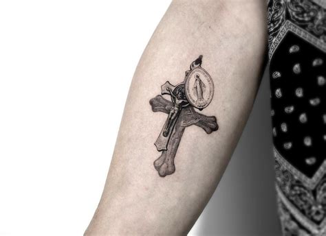 11 Cross Tattoo On Hand That Will Blow Your Mind 11 Cross Tattoo On Hand That Will Blow Your Mind