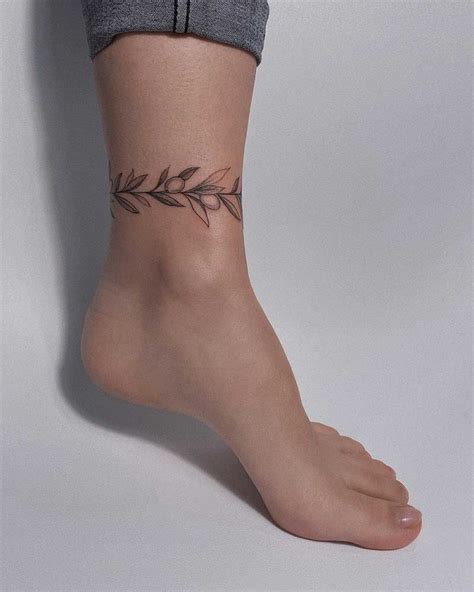 115 Best Ankle Bracelet Tattoo Designs Amp Meanings 2019
