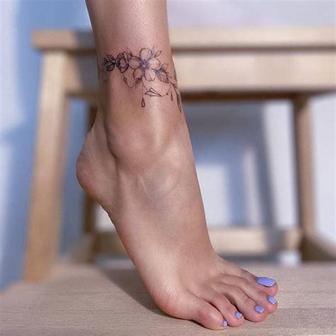 36 Charming And Powerful Ankle Bracelet Tattoo Ideas That Rejuvenate T Tattoo Inspired Clothing