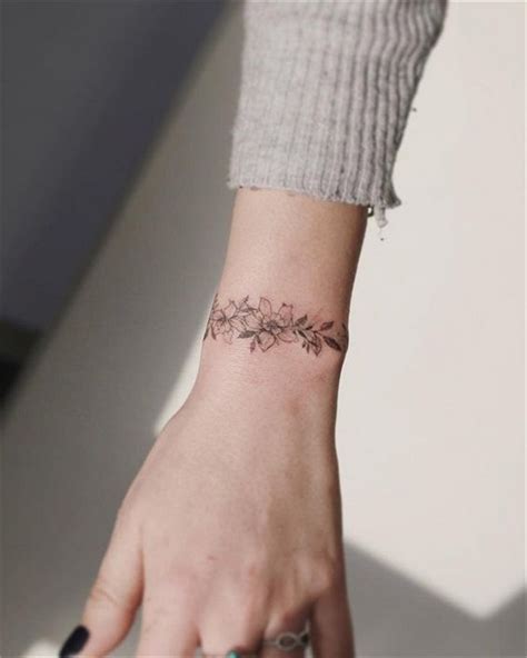 70 Simple And Meaningful Wrist Tattoos For Women Ideas Style Female 70 Simple And Meaningful Wrist Tattoos For Women Ideas Style Female