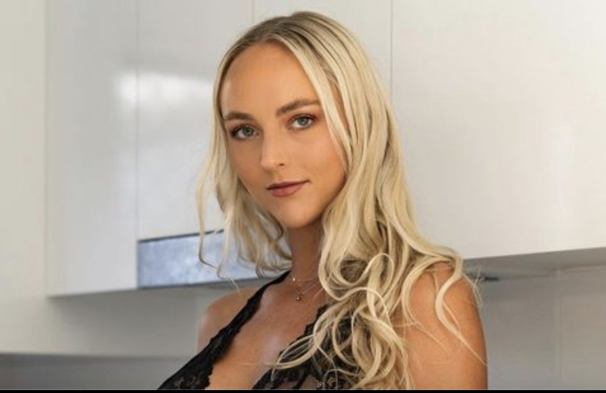 Annie Knight: The Ultimate Porn Experience.