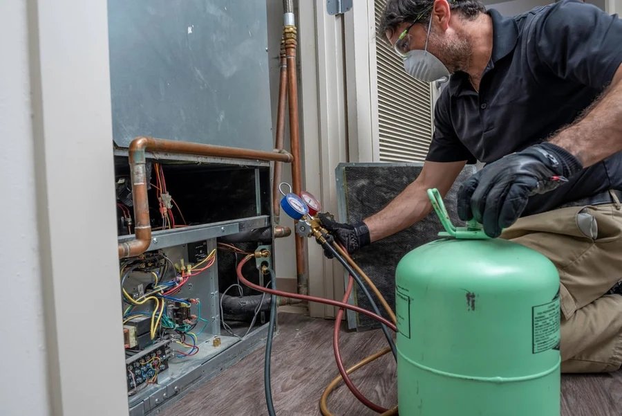 6 Signs of a Refrigerant Leak