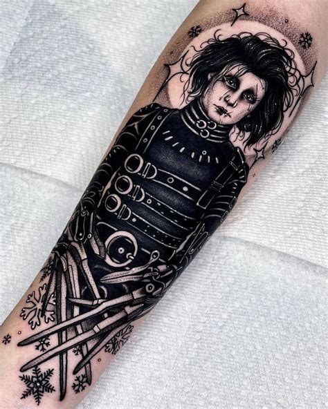 Edward Scissorhands Blackworkers Tattoo Inkedmag Eternalink Edwardscissorhands Timburtontattoo Edwardscissorhandstattoo Btattooing Tttpublishing Blacktattoomag Blacktattooworld Blxckink Skinartusa Artesobscurae Blacktattoo