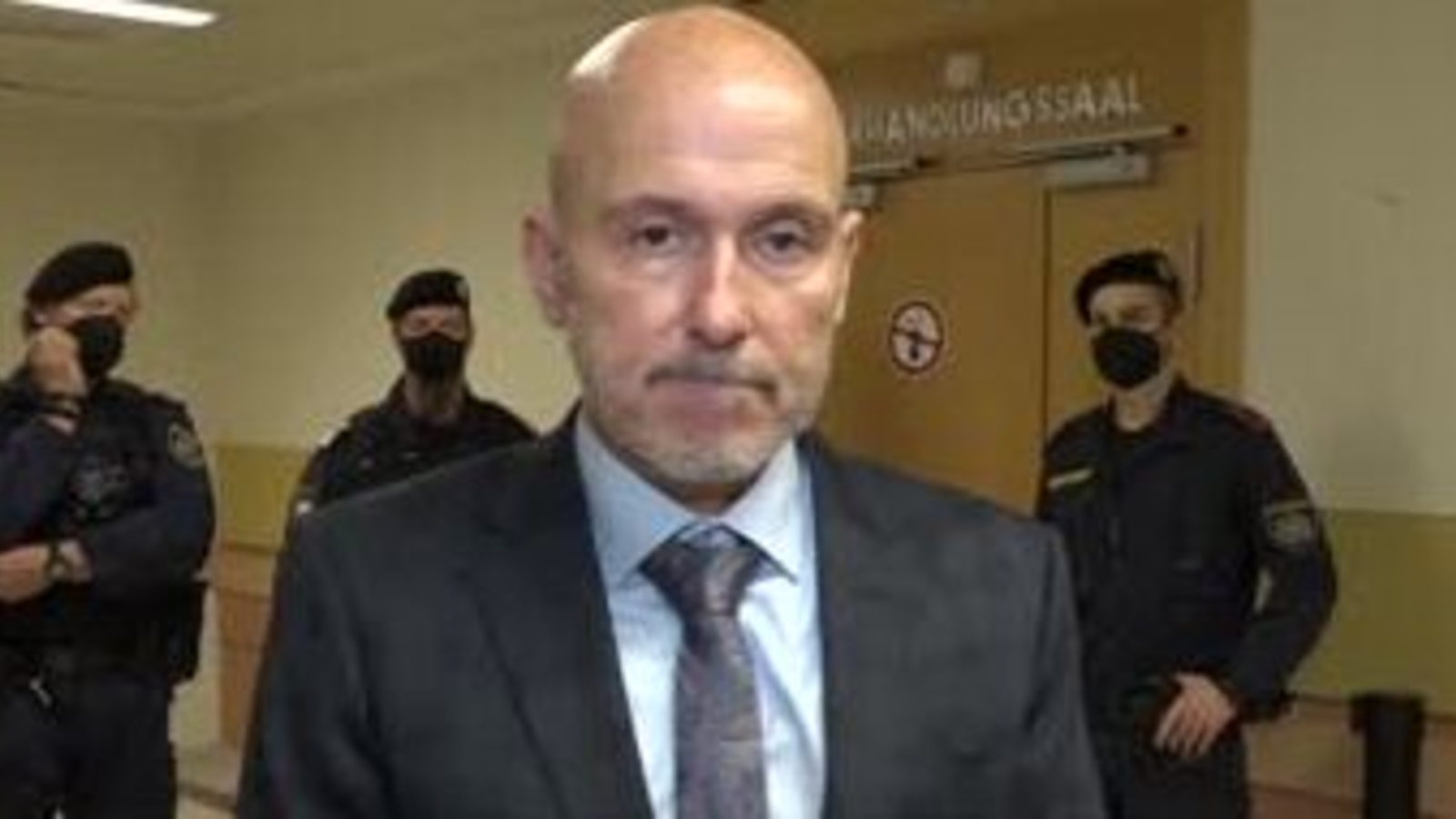 Leonie Strafverteidiger Schweitzer Zum Dritten Prozesstag Oe24 At Leonie Strafverteidiger Schweitzer Zum Dritten Prozesstag Oe24 At