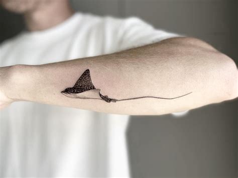 Minimalist Stingray Tattoo By Shadow Tattooer Tattoogrid Net