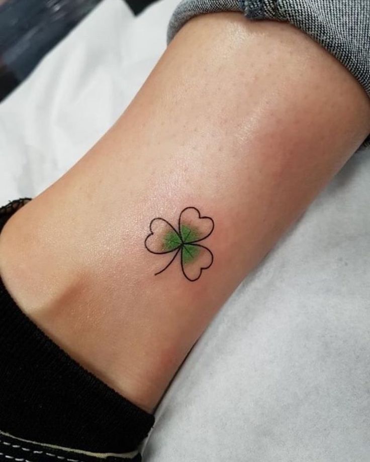 Pin By Moska On Abstrakcje Small Tattoos Clover Tattoos Shamrock