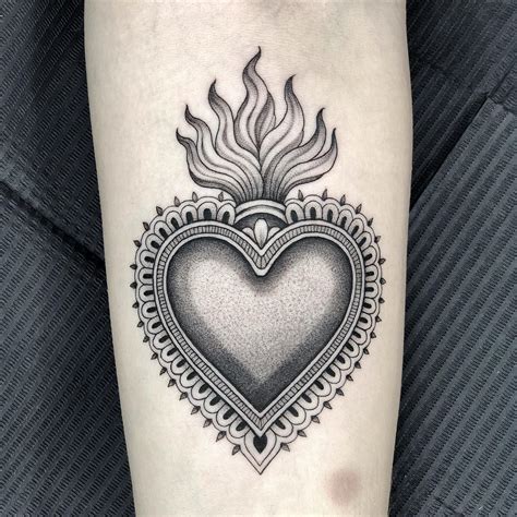 Sacred Heart Tattoo Meaning And Design Ideas 20 Unique Ideas To Try
