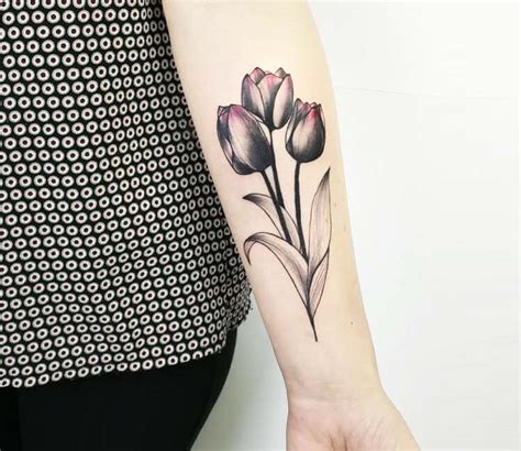 Top Tulip Flowers Tattoo Motives Top Tulip Flowers Tattoo Motives